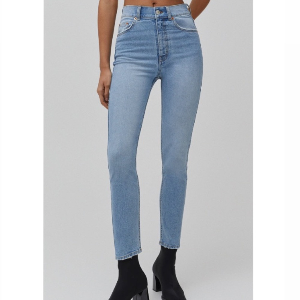 Pull&Bear Light Wash High Waisted Fitted Skinny Slim Mom Jeans
